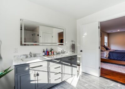 washbasin on master bedroom